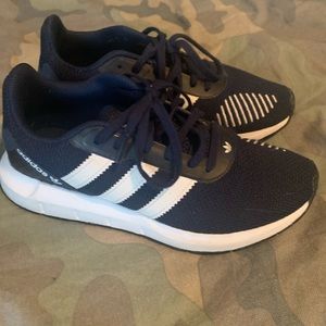 Boys size 5.5 navy Adidas swift run tennis shoes.